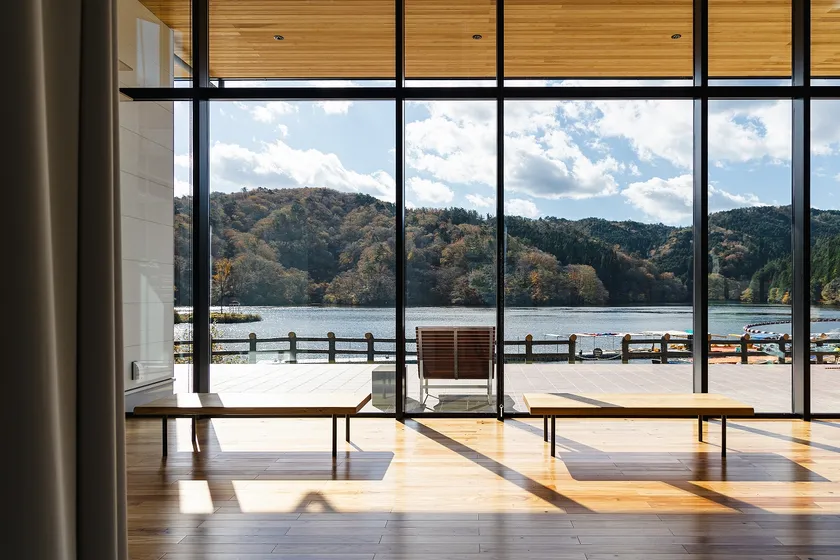 こりん館内から眺める三河湖１