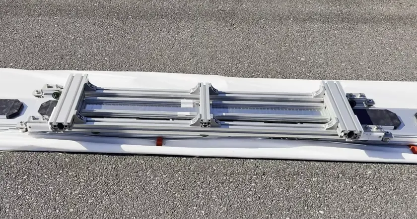 搬送レーンを走行する推力台車