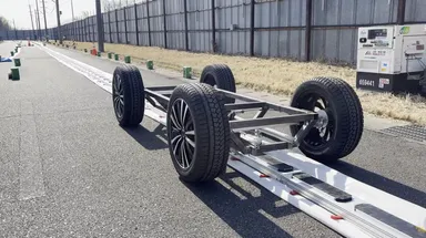 推力台車を下部に組み込んだ搬送車両