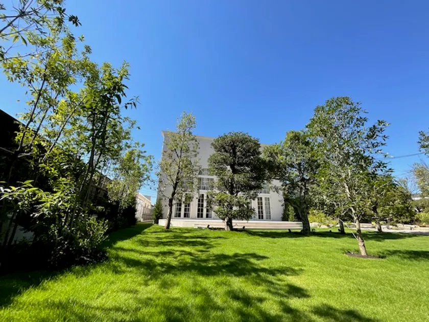 広大なプライベートガーデンが広がる会場