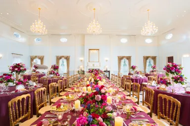 貴族の館のようなエレガントな空間