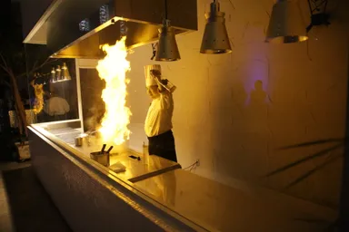 シェフによる料理パフォーマンス