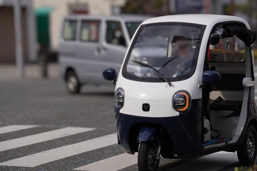 町中を走行するビベルCOCO