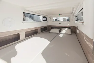 快適なアフトキャビン(寝室)