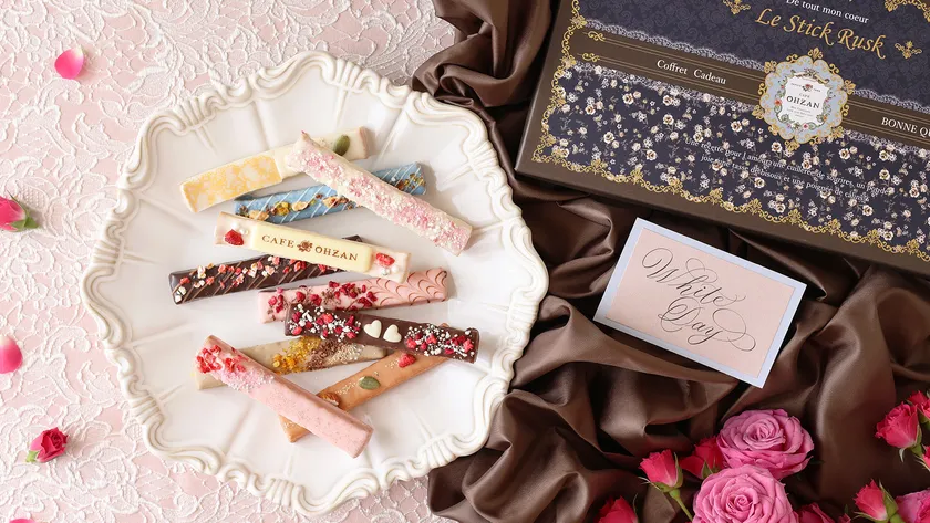 色とりどりの華やかなお菓子です