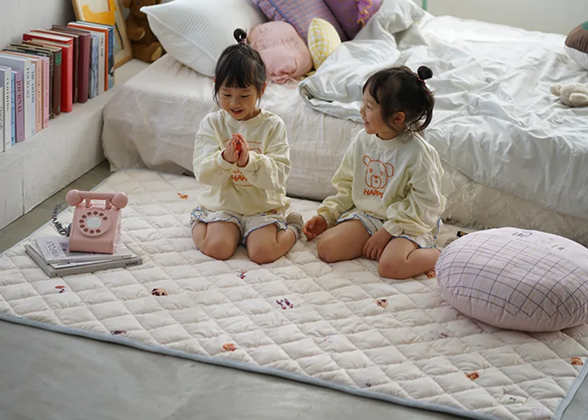 おやつ犬プリントキルトラグ