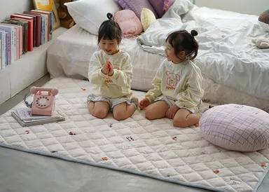 おやつ犬プリントキルトラグ