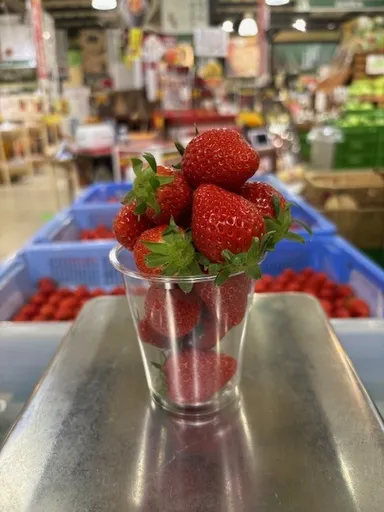 カップに盛り放題・いちご