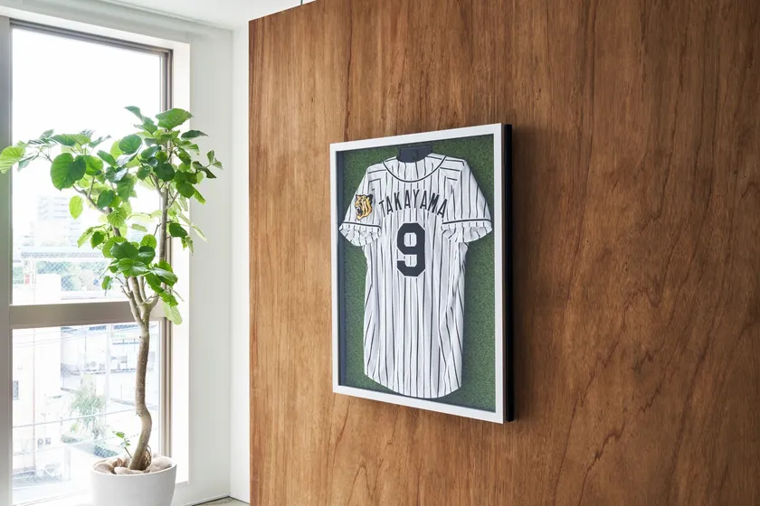 人工芝ユニフォーム額Mサイズ シルバー(イメージ画像)