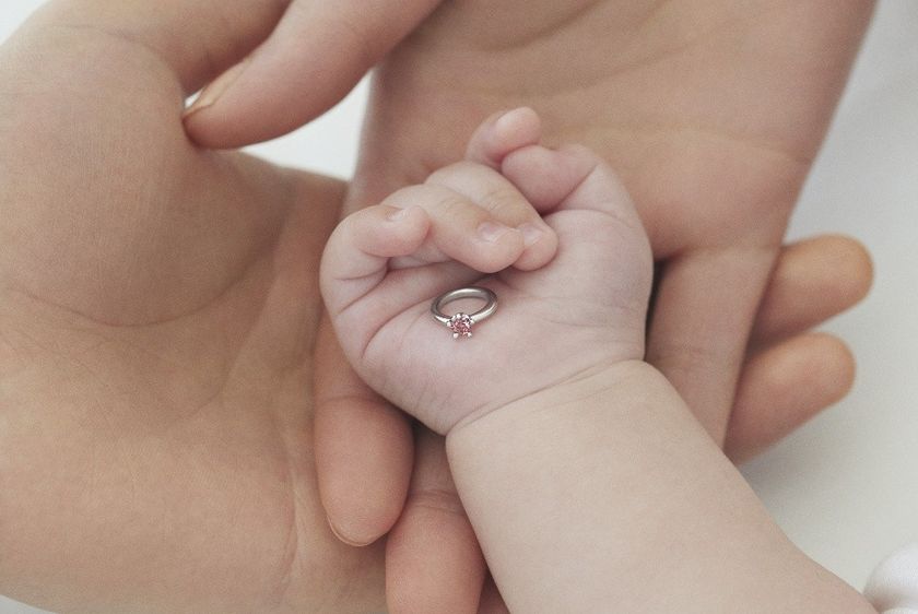 はじめての記念日ジュエリー
未来へ贈るベビーリング