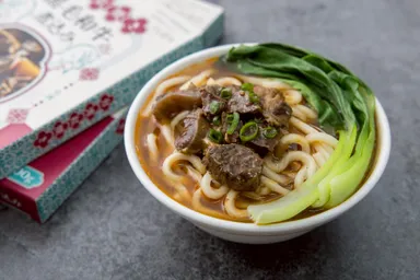 【画像2】厳選された日本産黒毛和牛を、台湾伝統の辛香料で丁寧に煮込んだ逸品