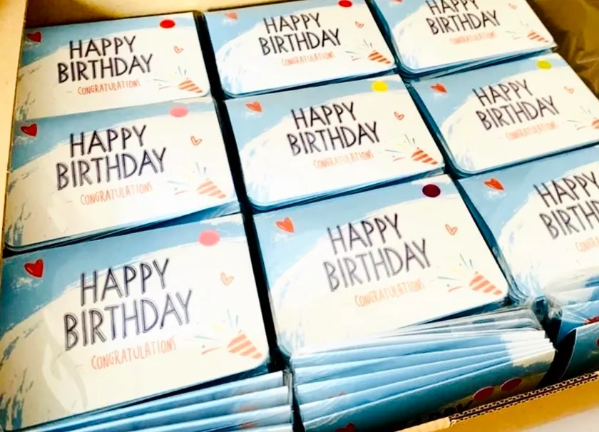 企業向けメッセージカードの制作例。視覚設計を標準化し大量導入に対応。