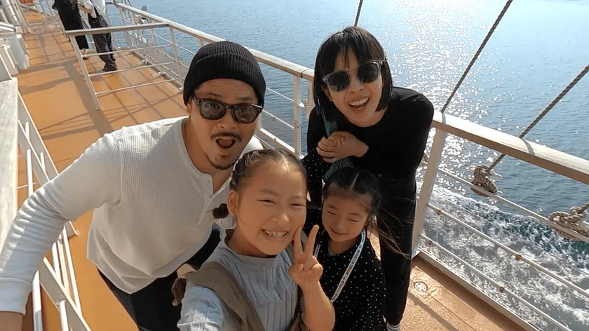 船上で記念撮影