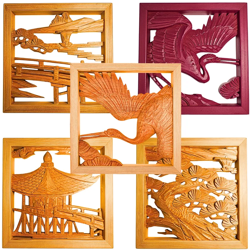 大阪欄間の伝統技法を現代アートへ昇華した「PREGNO RANMA mignon」。繊細な透かし彫りが、光と影が織りなす日本美を描き出します。