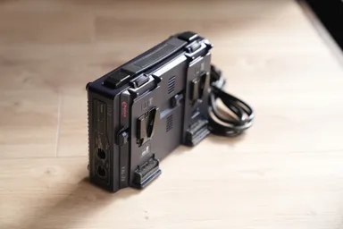 Vマウントバッテリーチャージャー