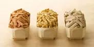 『東京ピーセン』3種(左から海老、プレーン、チーズ)