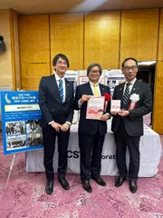 授賞式の写真(左)株式会社ICST 取締役　横井 和広(中央)株式会社ICST 代表取締役　横井 博之(右)大野 元裕埼玉県知事