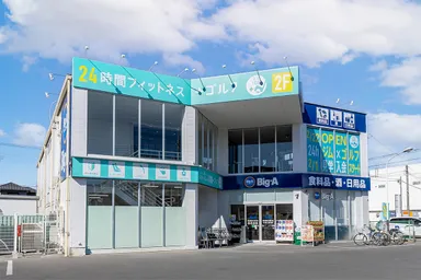 スマートフィット100春日部店 外観(24時間営業・2階建て店舗)
