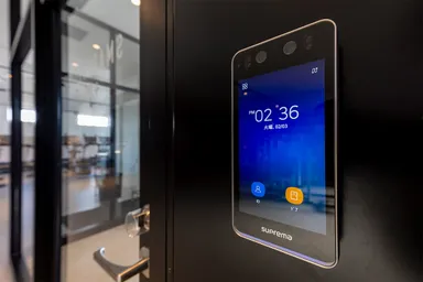 顔認証による24時間セキュリティ入退館システム