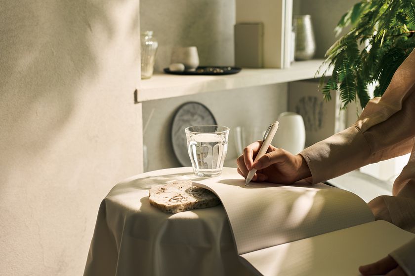 三井化学、
海のミネラルから生まれた新規複合材「NAGORI(R)」が
トンボ鉛筆の新触感シャープペンシル「FUMI」に採用