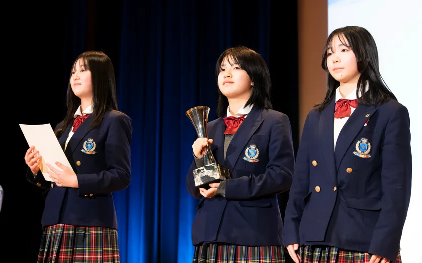 コーポレートアクセス Qグループグランプリを獲得した関西創価中学校「紗麗望仁組」の皆さん