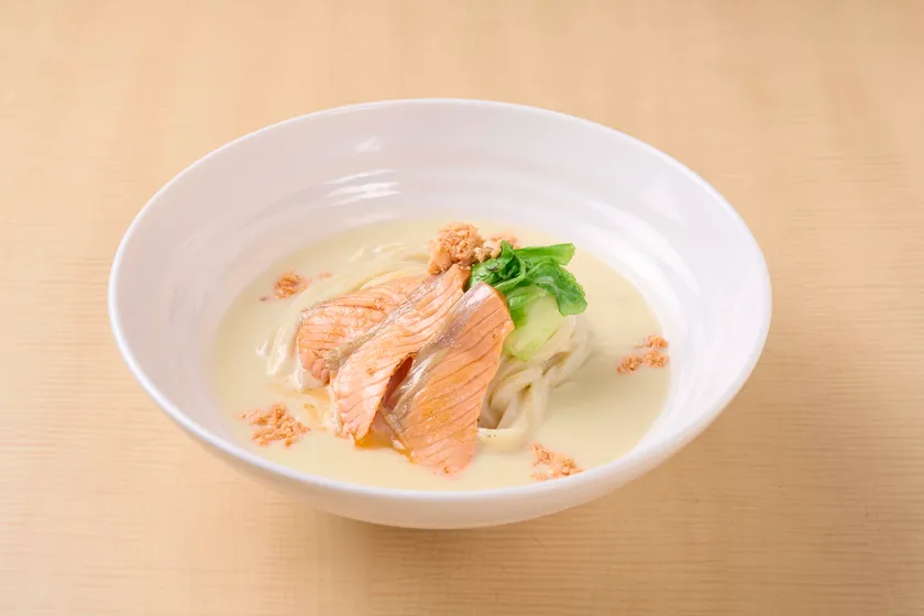 サーモンの豆乳クリームおうどん