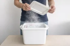 HOTPLUS あったかフードボックス 使用時の蒸気加温の様子