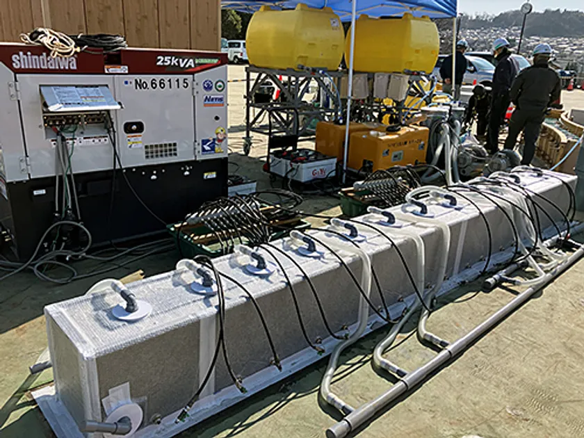 写真2:CPコンクリート製ベンチにCO2を固定する様子