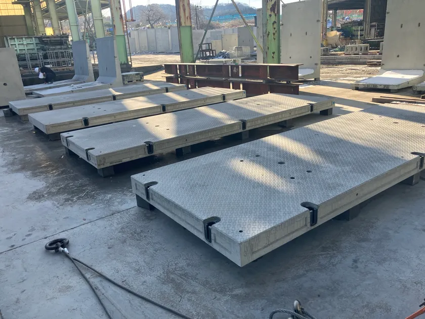 写真4:CPコンクリートを使って製造したPRC版