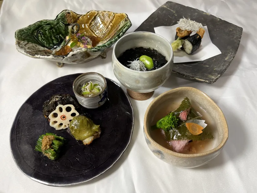 生徒が考案した篠島の食材を使用した一品料理5種