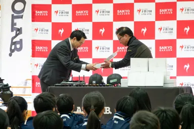 トイドローンの寄贈