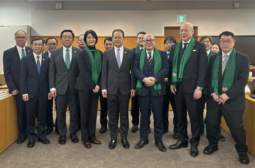 ▲調印後のフォトセッション