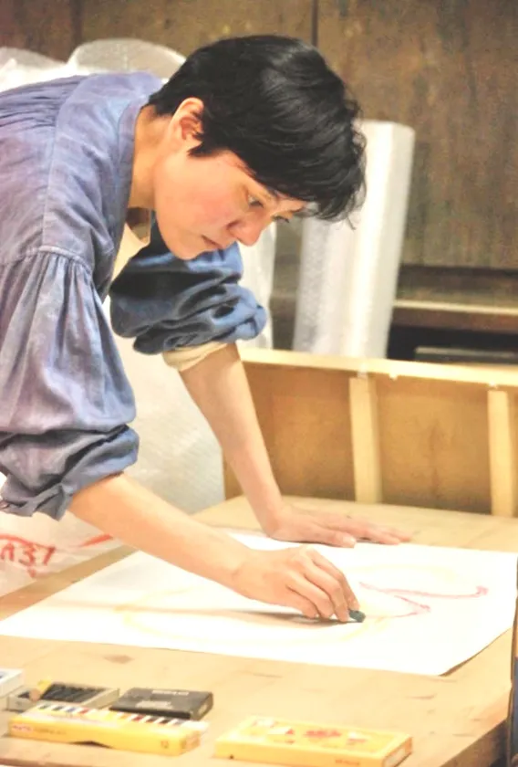 制作中の鈴木杏