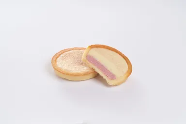 ホワイト焼きチョコを重ねた甘味と酸味のコントラストが特徴