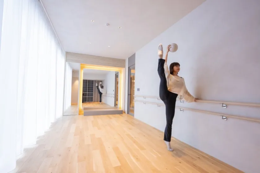 バレエのバーを使用したエクササイズ