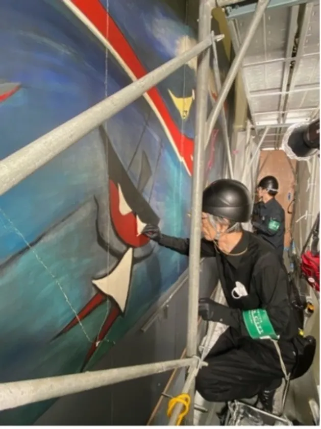 『明日の神話』修復の様子