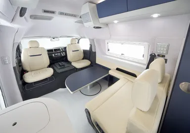 ハイエースがルームに変身