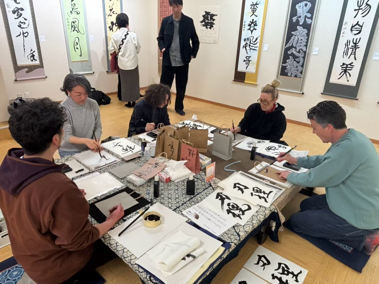 第10回 書法道場展『はなむけ～hanamuke～』開催 ― 100点超の作品と