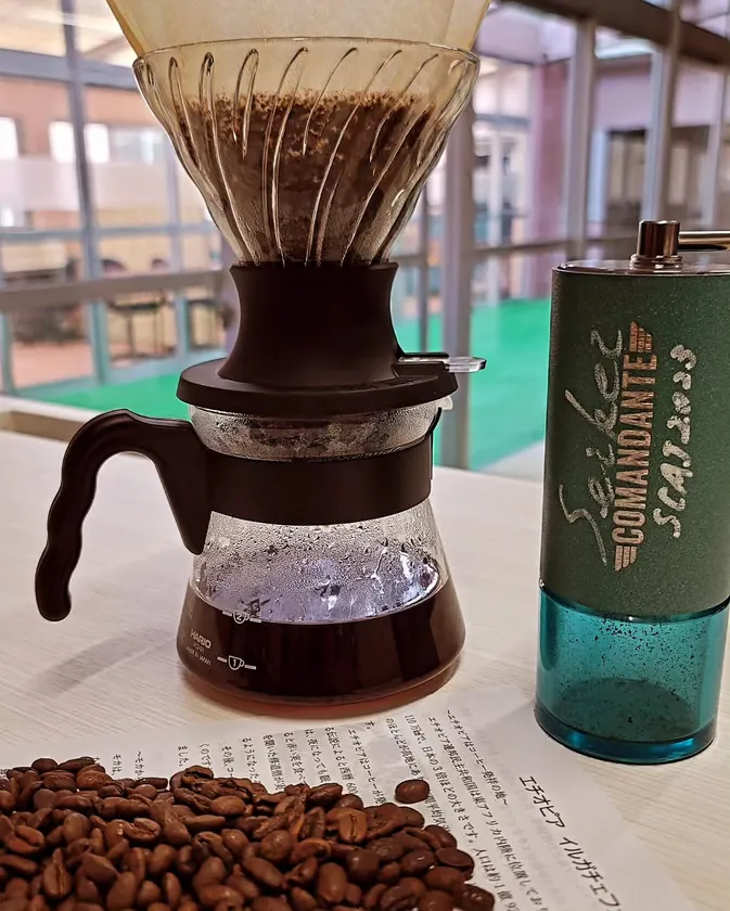 自校焙煎したコーヒーを提供する