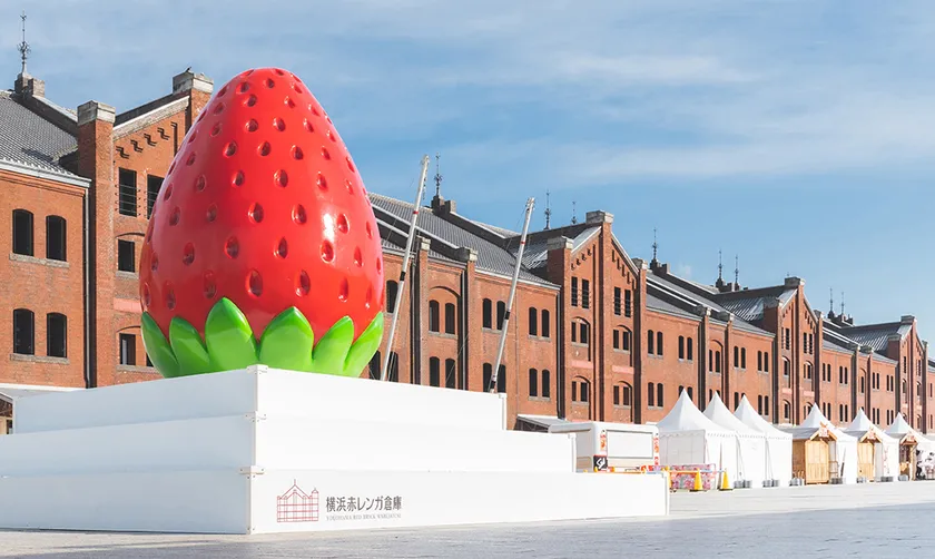 『Yokohama Strawberry Festival 2026』でも大好評を博した同イベントのシンボル「いちごのオブジェ」が大阪に登場！