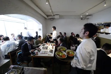 昼食ではいわきの水産物を使ったオリジナルメニューを提供