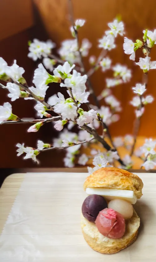 LITTLE SPICE THE CAFE ミライ【春の三色あんバターサンドスコーン】