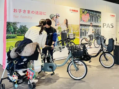 お子さまの自転車乗せ降ろし体験(YAMAHA)