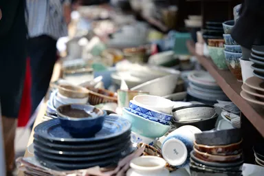 様々陶器を販売しています