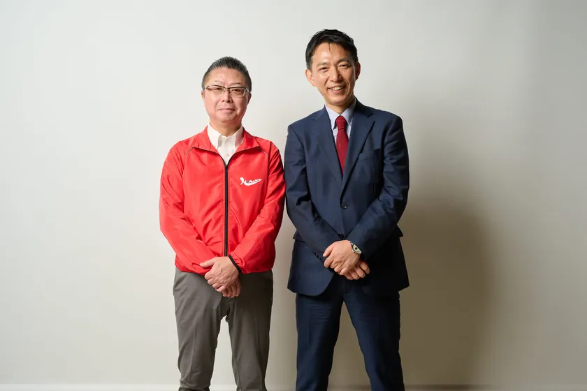 左側：浜野慶一氏 右側：八幡業務部会長