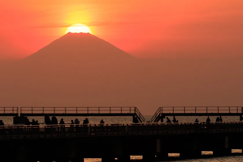 ダイヤモンド富士(館山夕日桟橋)