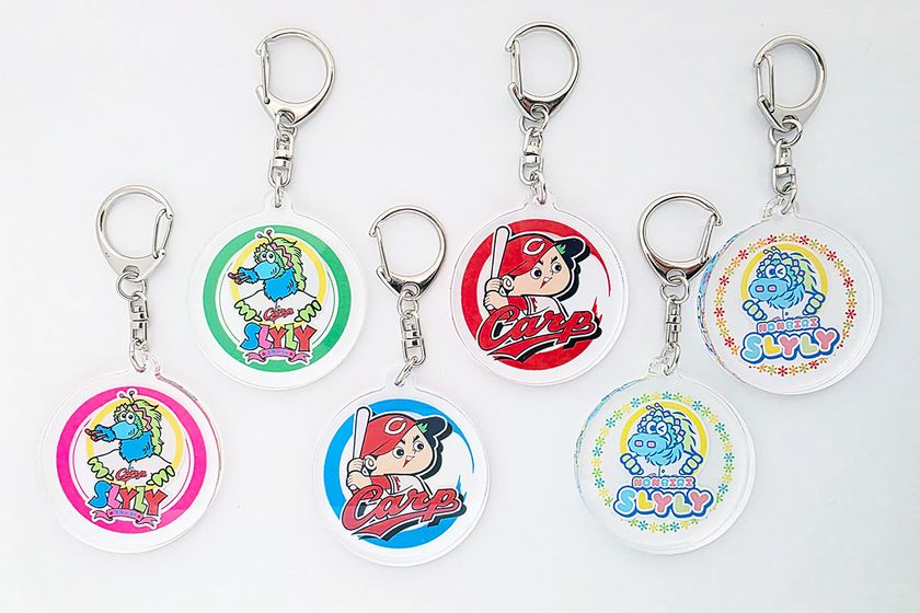 ガチャCAN自販機限定
「カープ コラボアクリルキーホルダー」を3月18日より販売開始