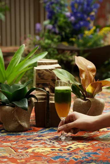 「楽園」がテーマの展示時の抹茶カクテル