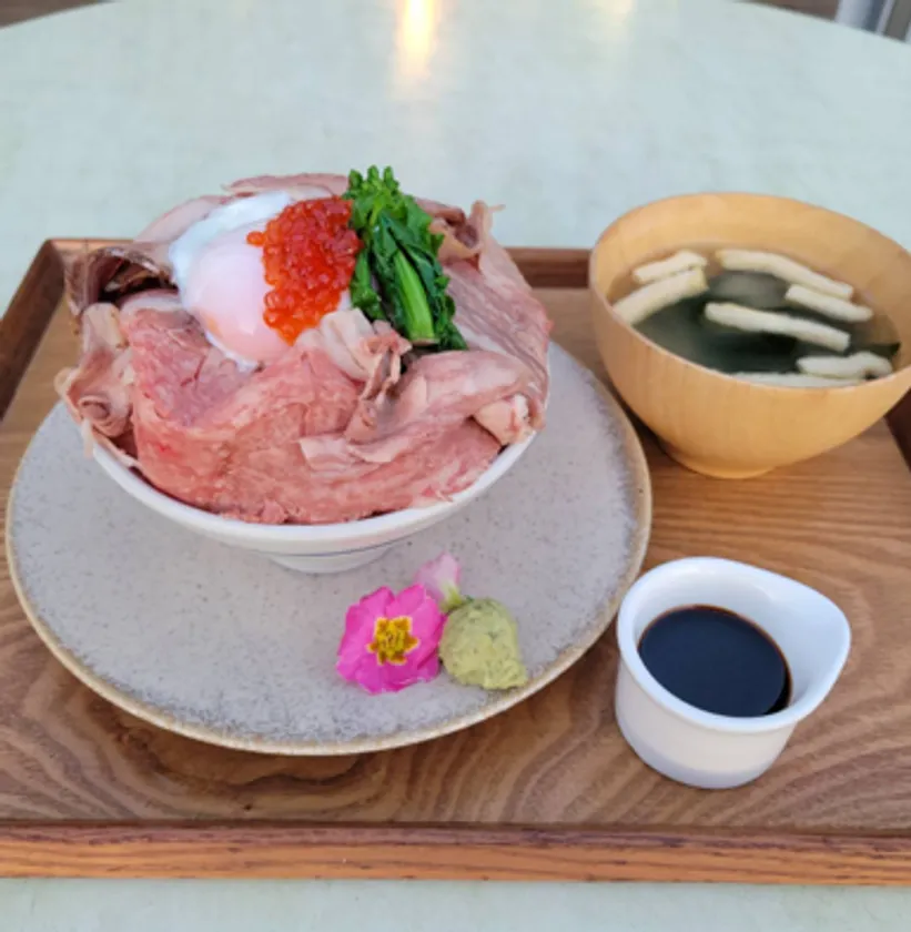 【相州牛】温玉ローストビーフ丼~香の物・みそ汁セット~