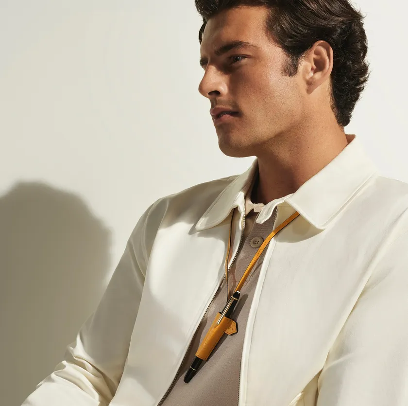 ペンを身に着けることのできる、ペンループネックレス